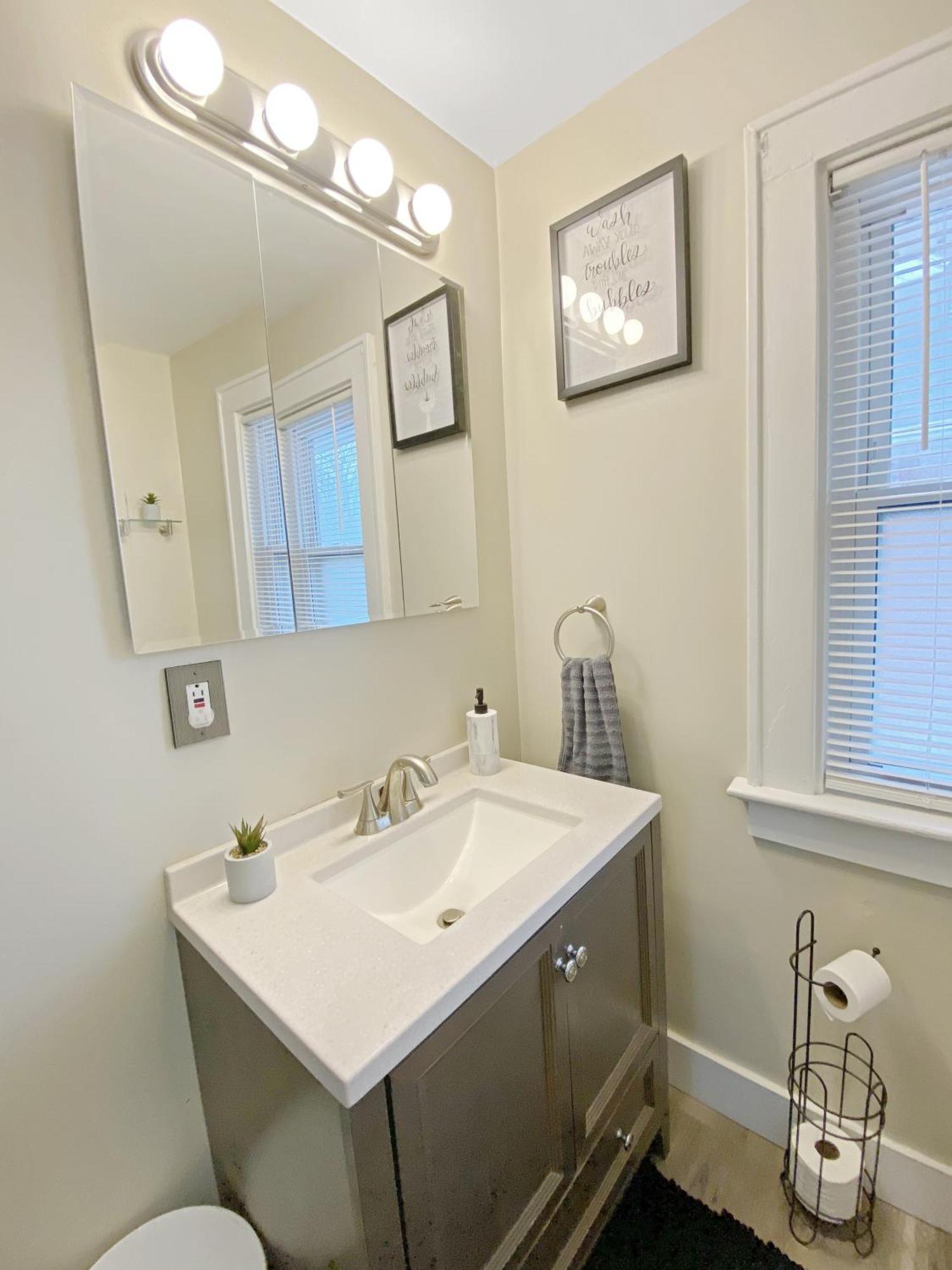 Lux 3Br, Steps From Airport, U Of R & Grocery Stores Rochester Eksteriør bilde
