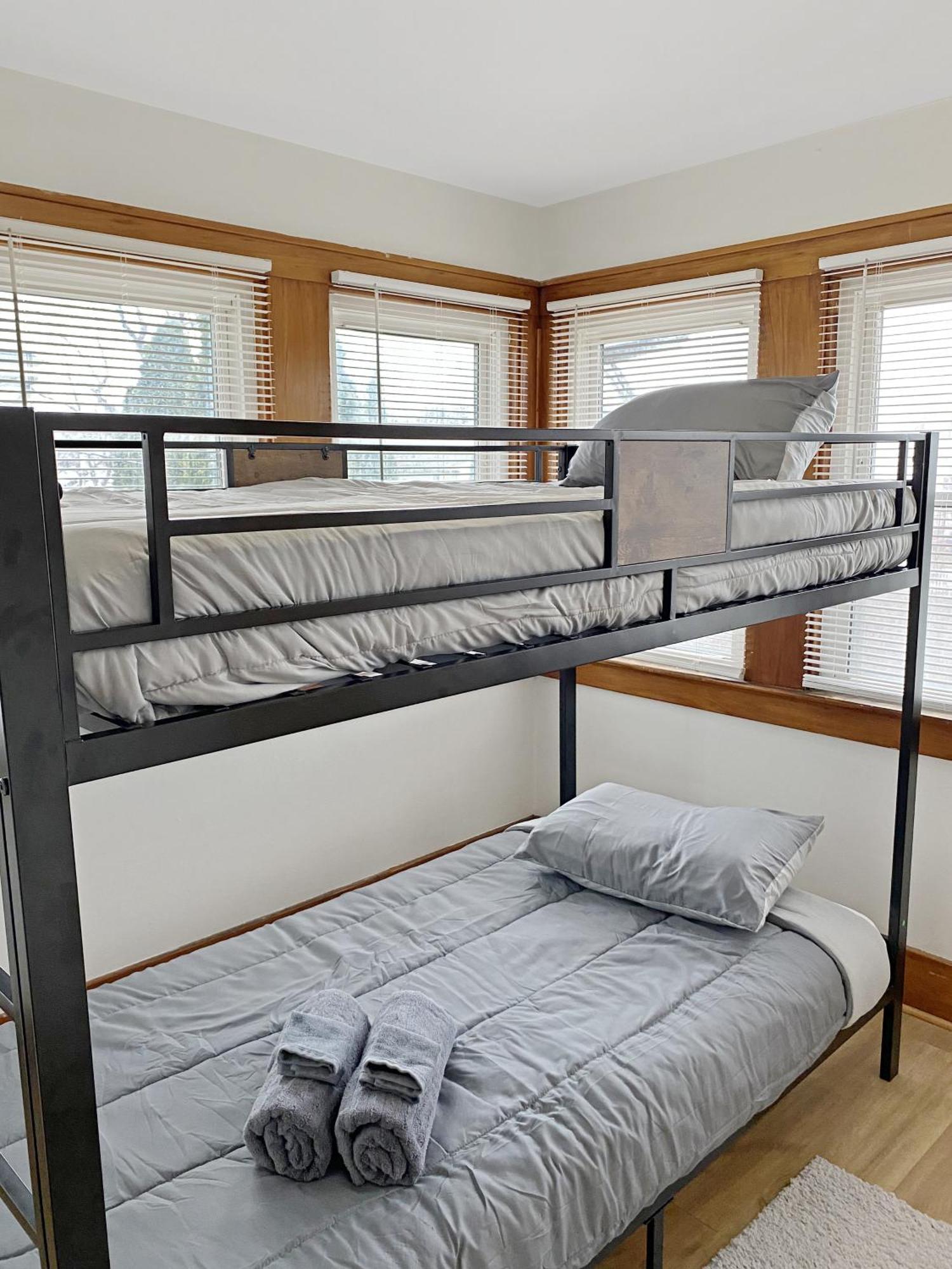 Lux 3Br, Steps From Airport, U Of R & Grocery Stores Rochester Eksteriør bilde