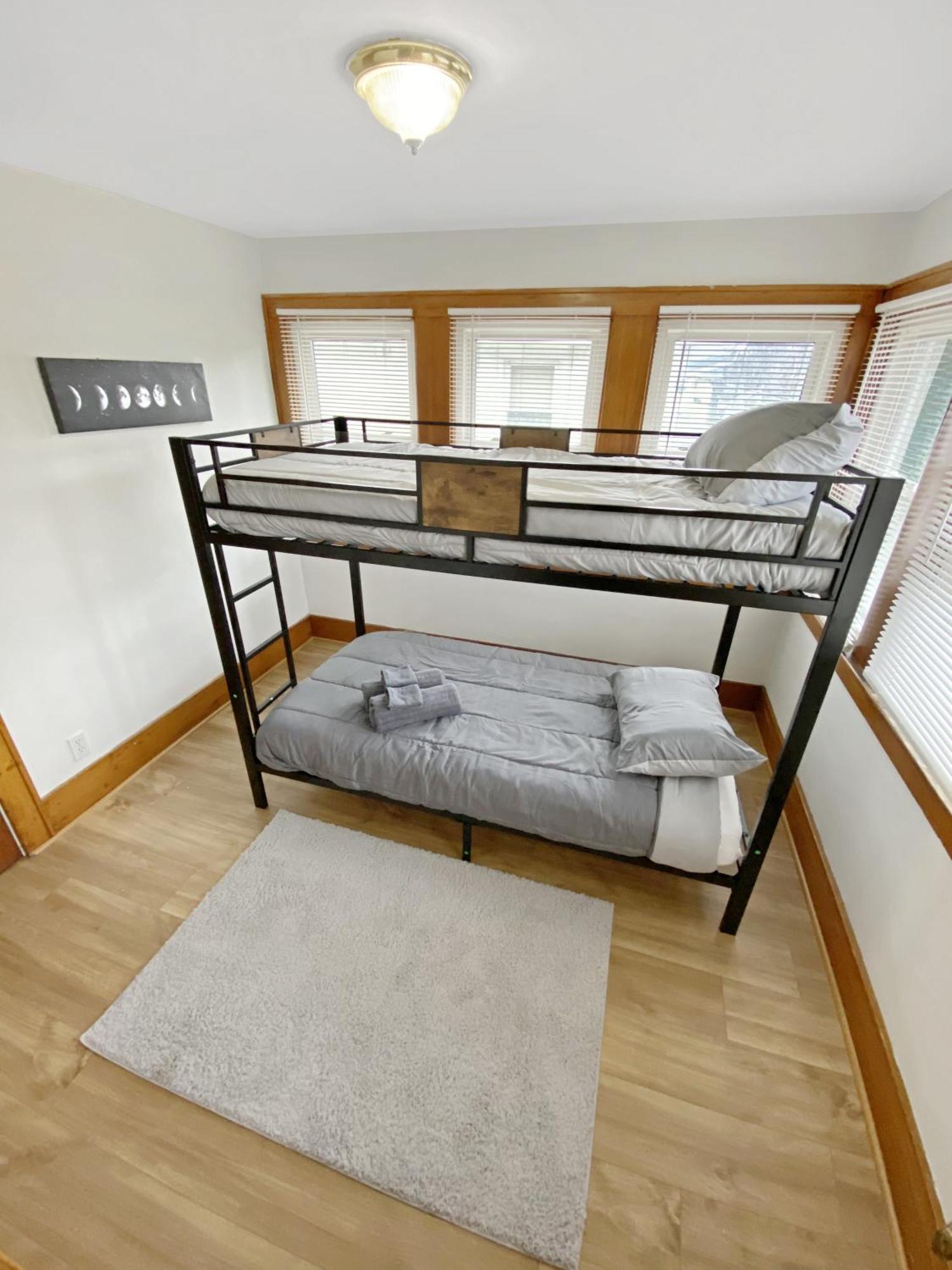 Lux 3Br, Steps From Airport, U Of R & Grocery Stores Rochester Eksteriør bilde